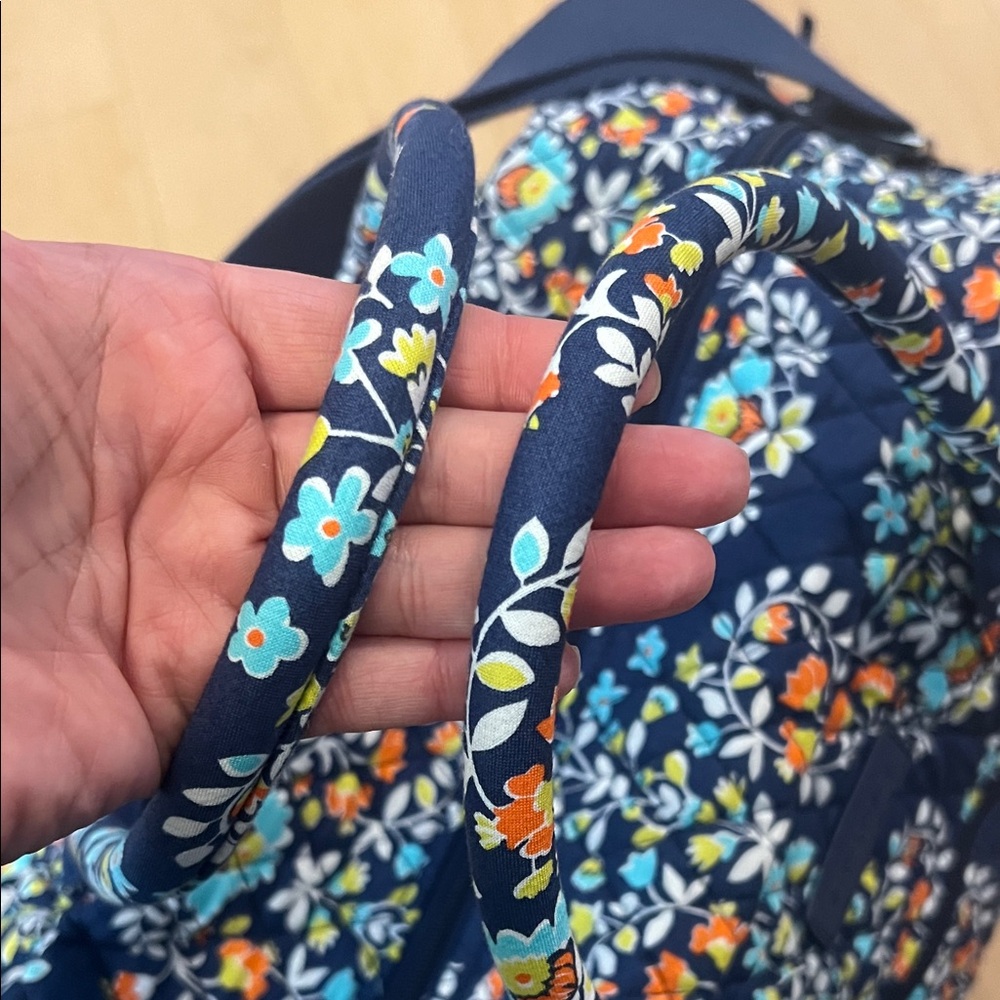 Vera Bradley retired "Chandelier Floral" pattern - Picture 4 of 15